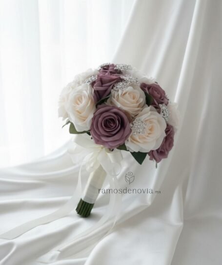 Rosas ivory y lila con pedrería 1001