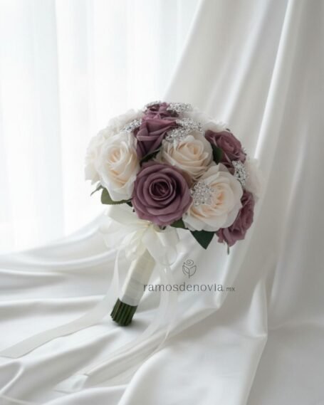 Rosas ivory y lila con pedrería 1001