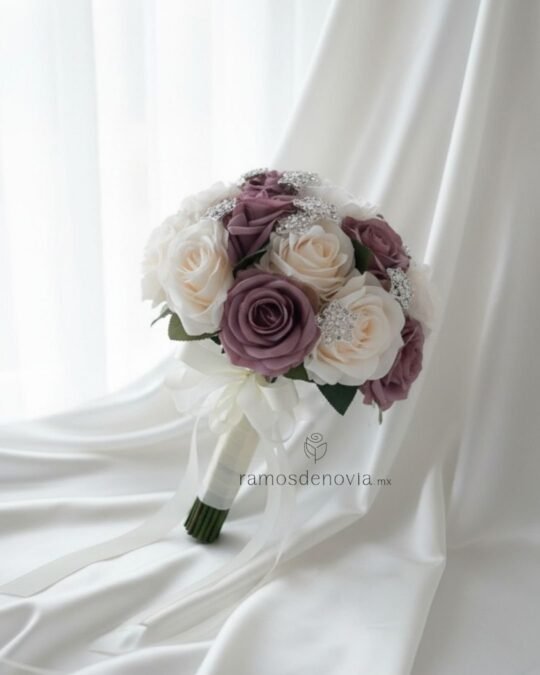 Rosas ivory y lila con pedrería 1001