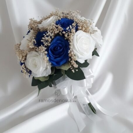 Rosas blancas y azul rey 1010