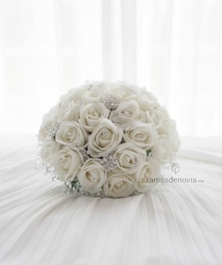 Bouquet de rosas blancas con pedrería 1103