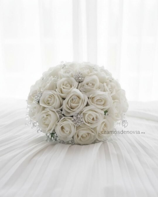 Bouquet de rosas blancas con pedrería 1103