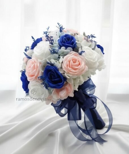 Bouquet de rosas blanco, rosa y azul rey 1104