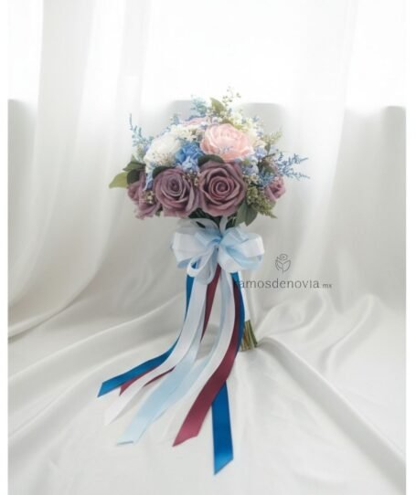Bouquet de rosas lila con azul cielo y rosa 1110