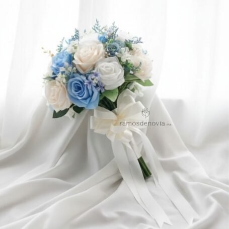 Bouquet de rosas blanco y azul cielo 1112