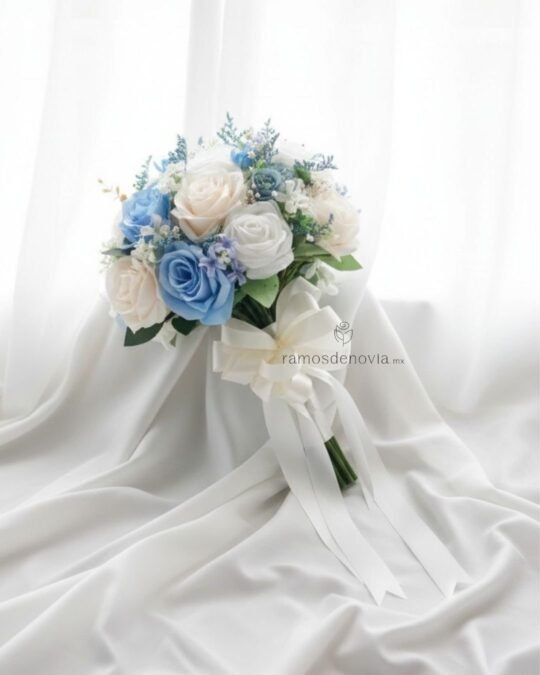 Bouquet de rosas blanco y azul cielo 1112