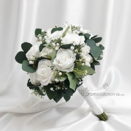 Bouquet clásico blanco con follaje 1115