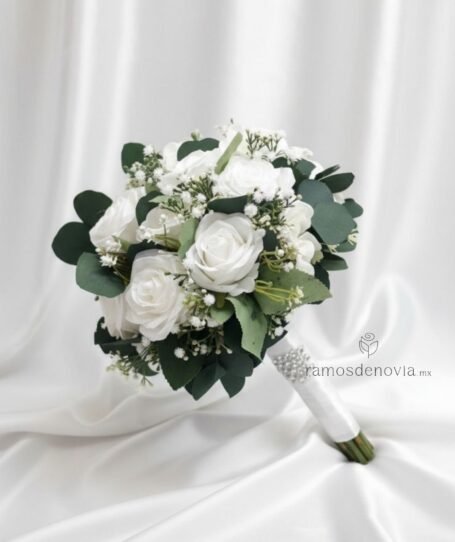 Bouquet clásico blanco con follaje 1115