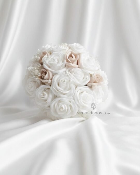 Bouquet blanco con toque champagne 1126