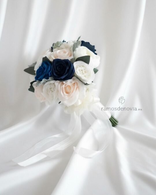 Rosas azul marino, ivory y blancas 1013