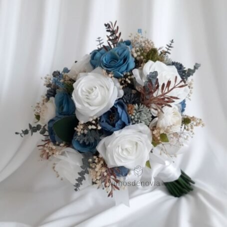 Rosas azul cielo y blancas con follaje 1017