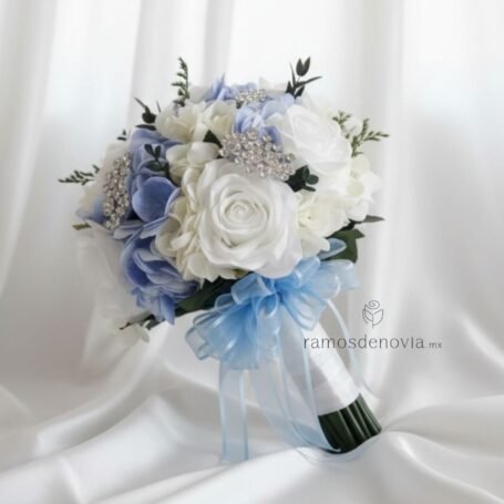 Rosas blancas y hortensias azul cielo con pedrería 1018