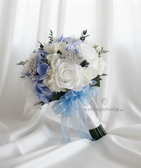 Rosas blancas y hortensias azul cielo con pedrería 1018