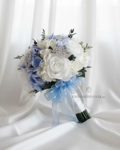 Rosas blancas y hortensias azul cielo con pedrería 1018
