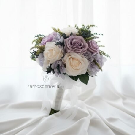 Rosas ivory y lila con hortensias 1023