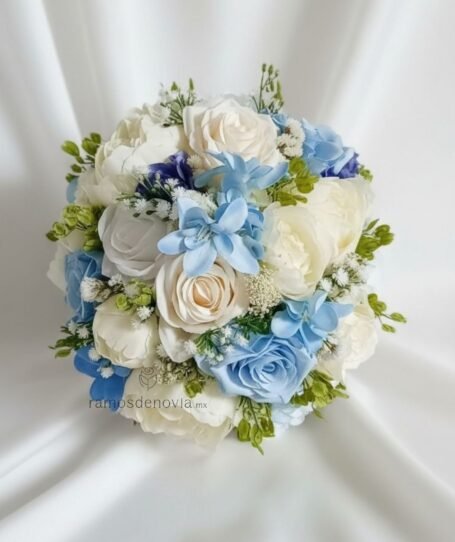 Rosas blancas y azul cielo con lirios 1030