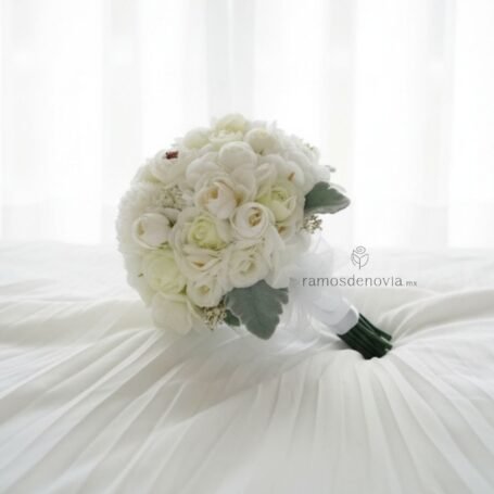 Bouquet de rosas ivory y blancas 1034