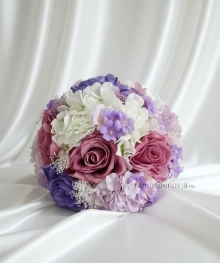 Rosas lila y moradas con hortensias 1035