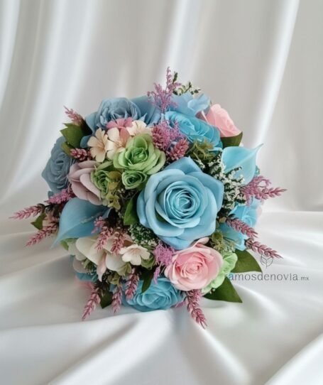 Bouquet azul pastel y rosas rosas 1037