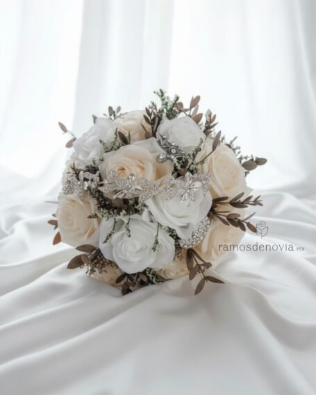 Rosas ivory con aplicaciones de pedrería 1038
