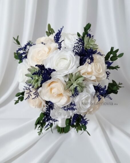 Rosas ivory con azul marino y suculentas 1044