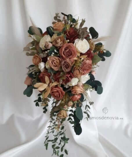 Rosas terracota e ivory en cascada 1046