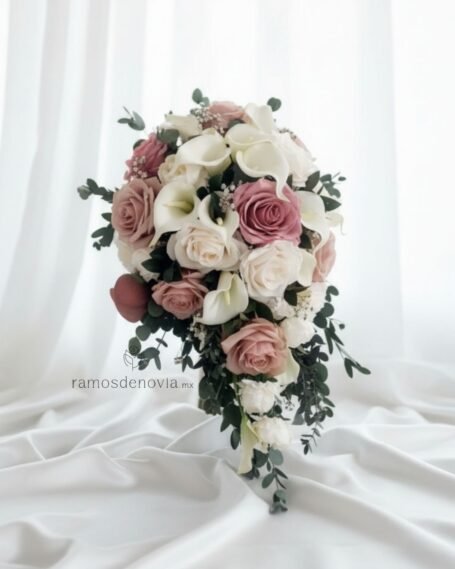 Calas y rosas ivory y rosa en cascada 1047