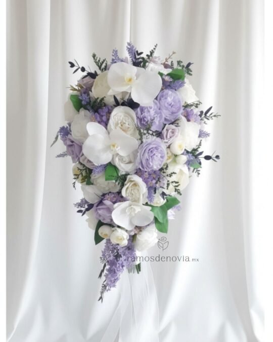 Rosas lila y orquídeas blancas en cascada 1048
