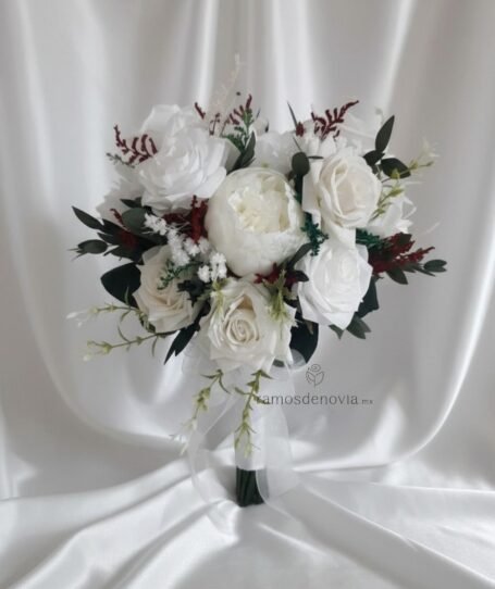 Rosas y peonía blancas con acentos vino 1005