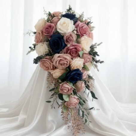 Rosas ivory y azul marino en cascada 1050