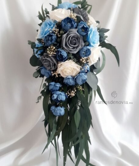 Rosas azules, grises e ivory en cascada 1051