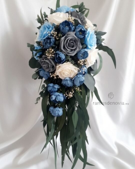 Rosas azules, grises e ivory en cascada 1051