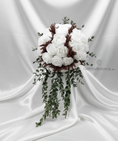 Rosas blancas con toques vino en cascada 1052