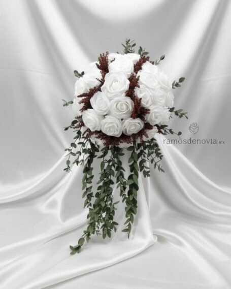 Rosas blancas con toques vino en cascada 1052