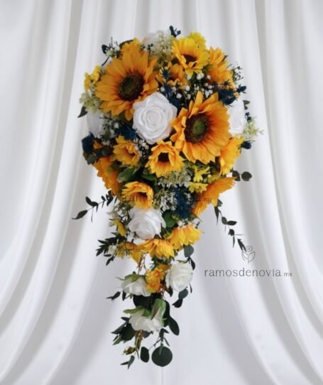Girasoles y rosas blancas en cascada 1055