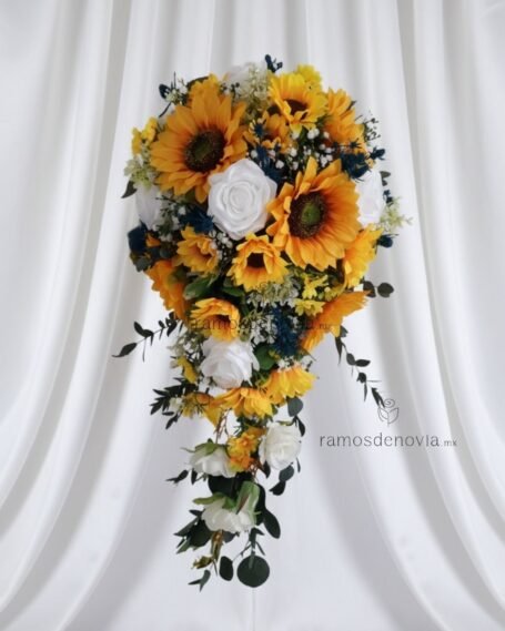 Girasoles y rosas blancas en cascada 1055