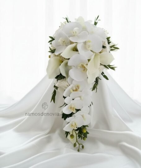 Orquídeas phalaenopsis y rosas ivory 1072