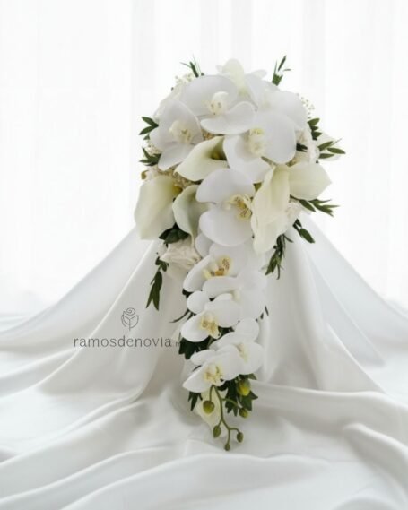 Orquídeas phalaenopsis y rosas ivory 1072