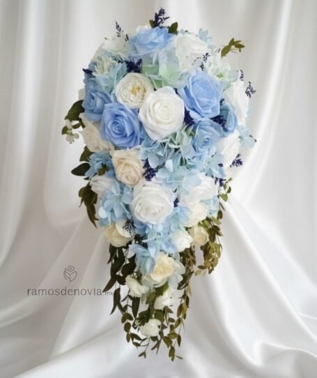 Rosas azul cielo y blancas 1073