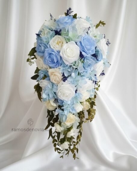 Rosas azul cielo y blancas 1073