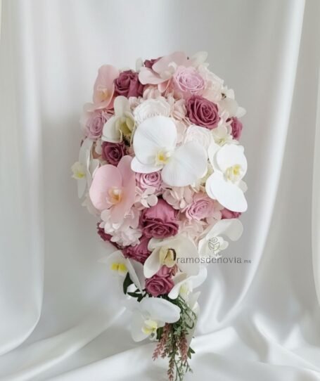 Cascada de Rosas Rosa y Orquídeas Blancas 1074