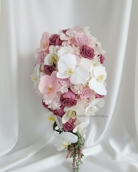 Cascada de Rosas Rosa y Orquídeas Blancas 1074