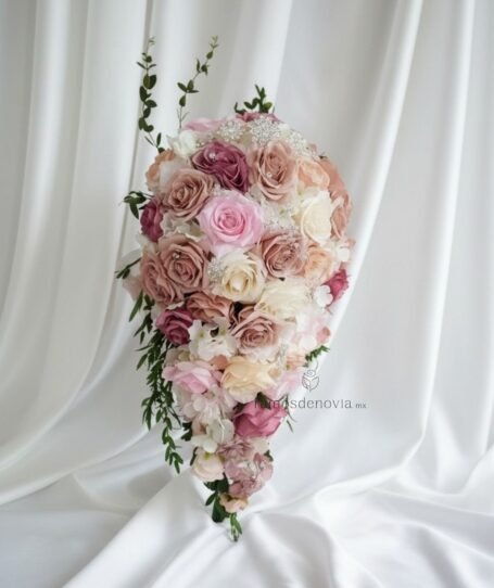 Cascada de Rosas Rosa y Ivory 1076