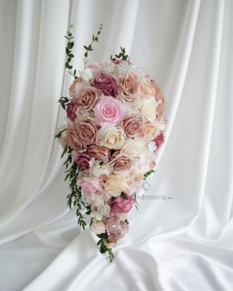 Cascada de Rosas Rosa y Ivory 1076