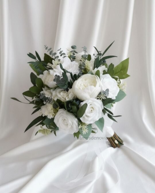 Bouquet de rosas y peonías blancas 1083