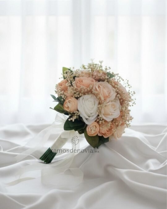 Bouquet de rosas ivory y coral suave 1084