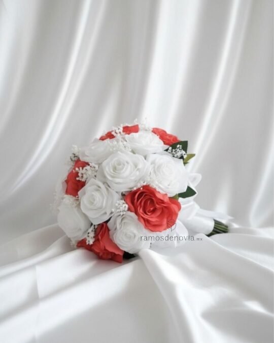Bouquet de rosas blancas y rojas 1087