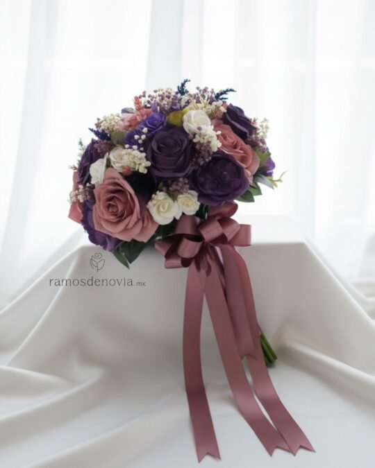 Bouquet de rosas moradas y vino 1089