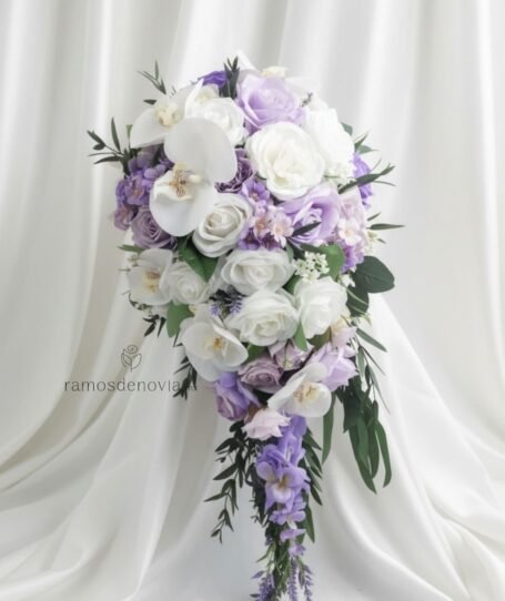 Cascada blanca y lila con orquídeas 1093
