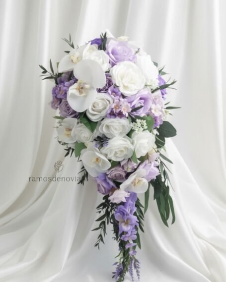 Cascada blanca y lila con orquídeas 1093